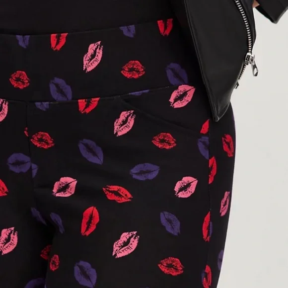 NWT TORRID Pocket Pixie Pant - Luxe Ponte Lips Black - Picture 5 of 8